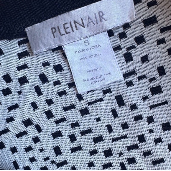 Chic Black and White Patterned Blazer - Picture 2 of 2